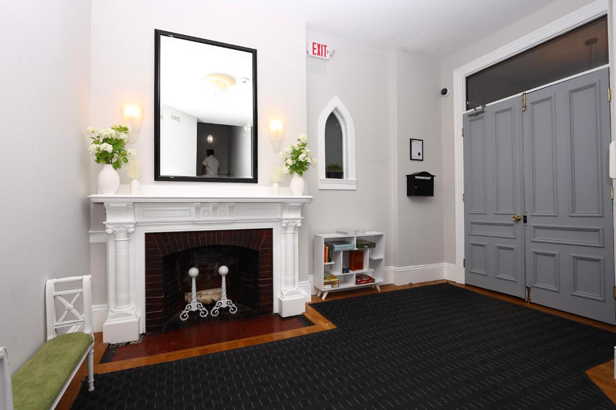 Cozy & Stylish Newbury Street Studio, #9 Бостън Екстериор снимка